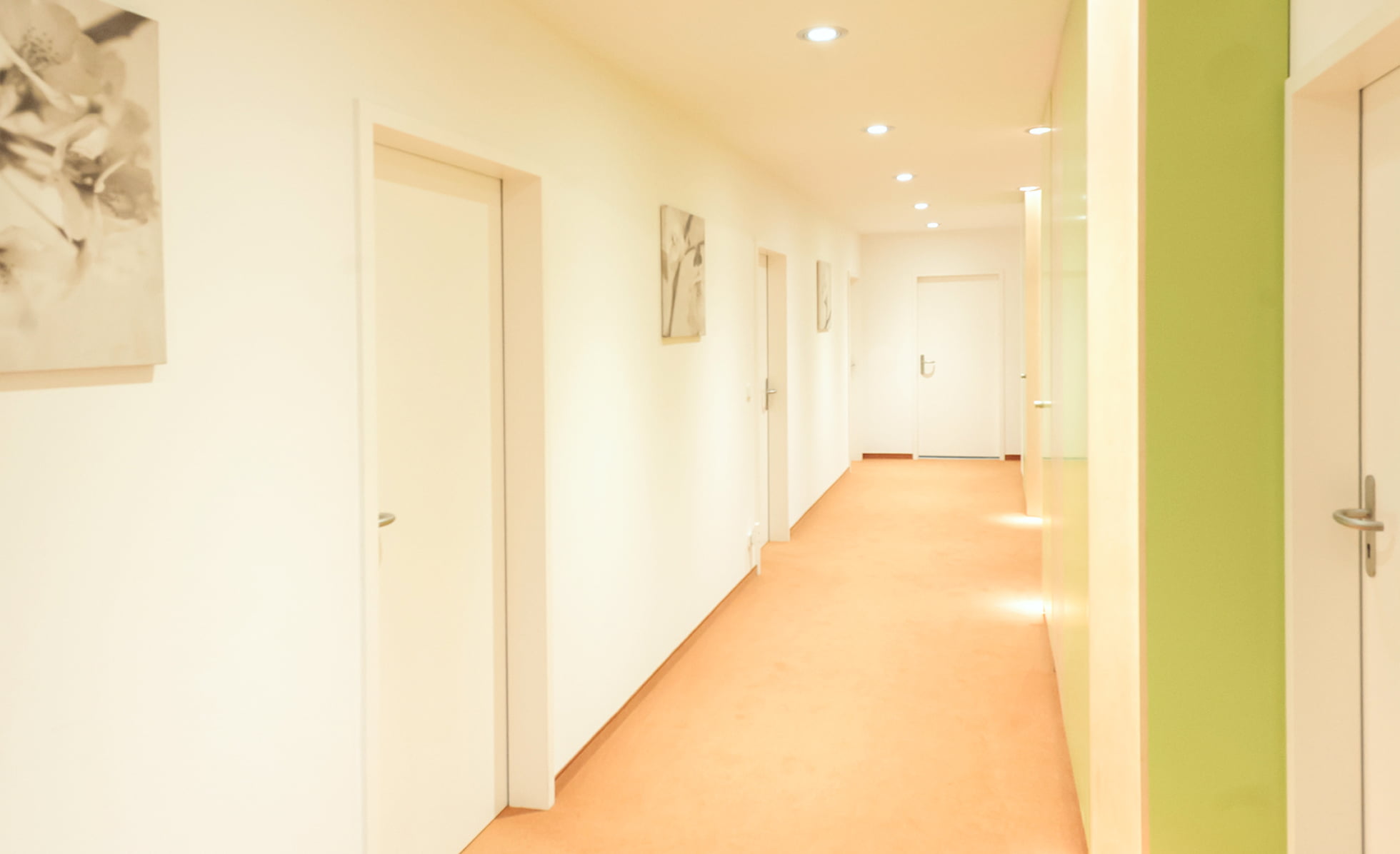 Gesundheitszentrum moderne Praxisräume Flur